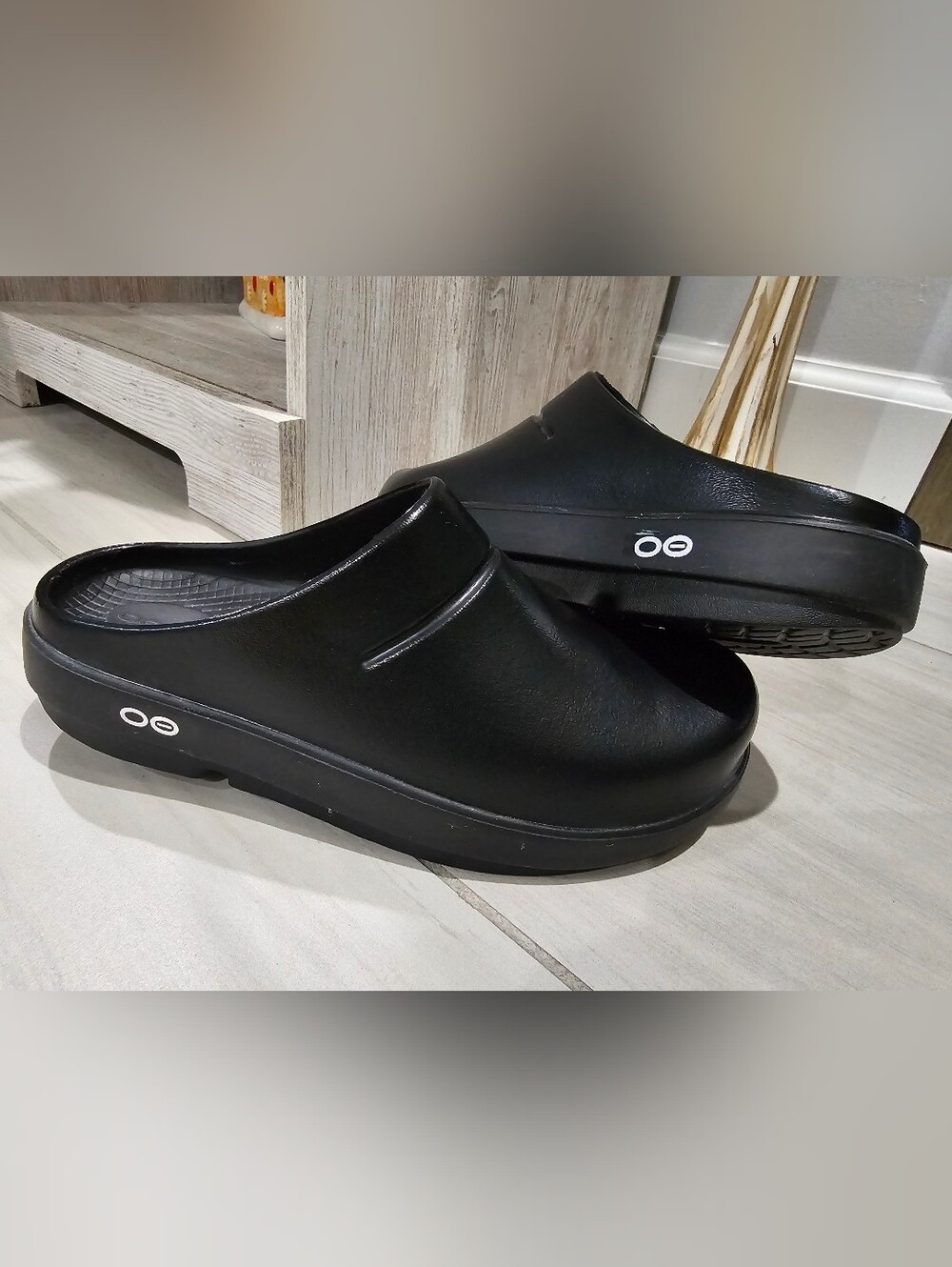 OOFOS Women's Slip-On Recovery Clogs - Black Size 7 New